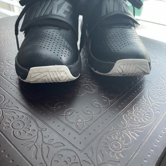 Nike Team Hustle Black Sneaker size 13 - Picture 4 of 6